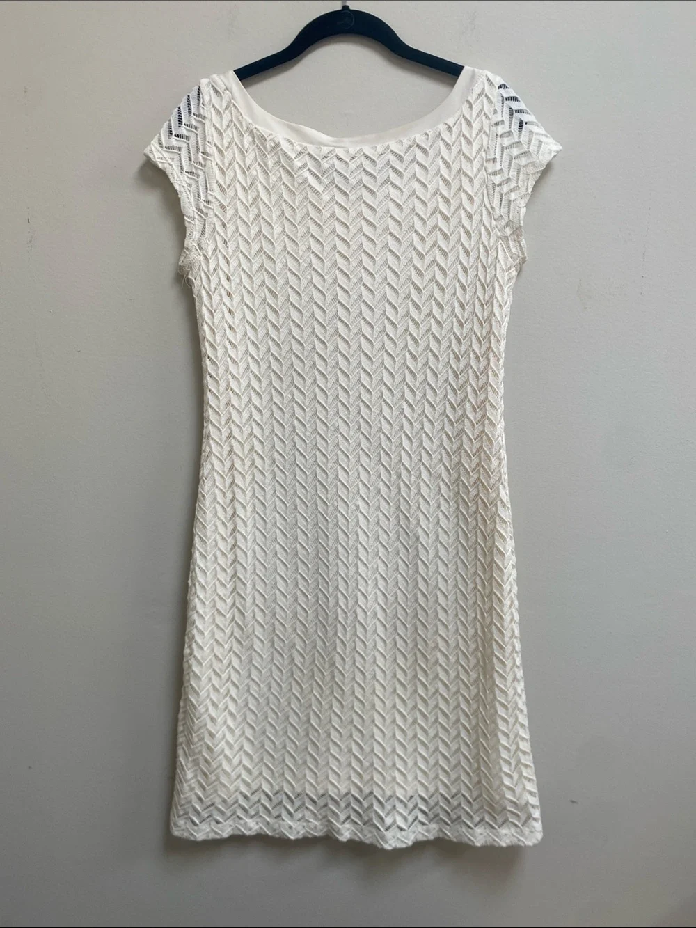 Banana Republic White Knit Cap Sleeve Chevron Dress, Size M